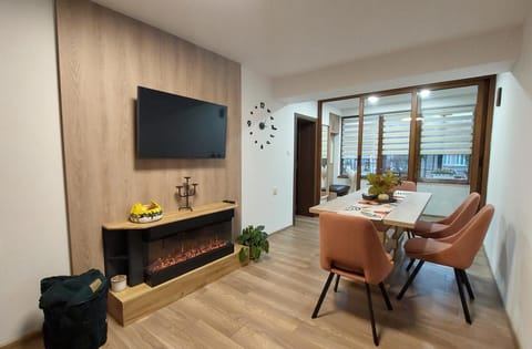 TV and multimedia, Seating area, Dining area