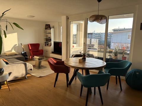 Communal lounge/ TV room, Living room, Seating area, Dining area, Evening entertainment