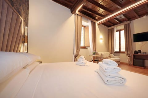 Bed, Photo of the whole room, towels