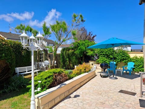 Property building, Patio, Garden