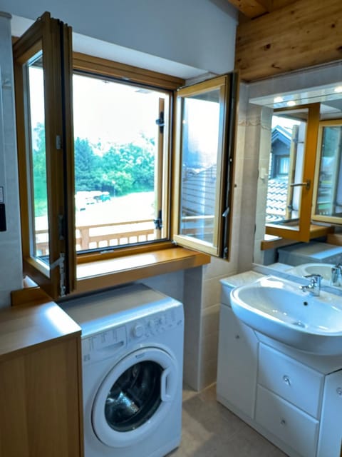 Bathroom, washing machine