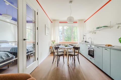 Kitchen or kitchenette, Living room, Seating area, Dining area, oven
