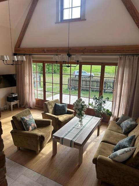Communal lounge/ TV room, TV and multimedia, Living room, Seating area