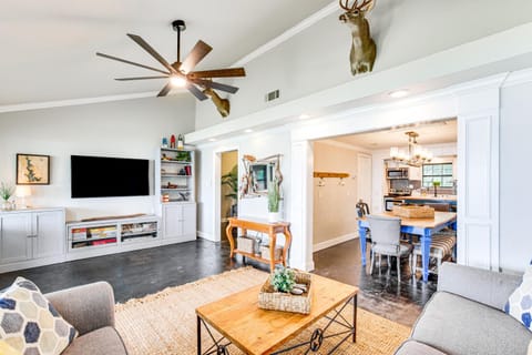 Private Dock and Deck Eagle Mountain Lake Retreat! House in Eagle Mountain Lake