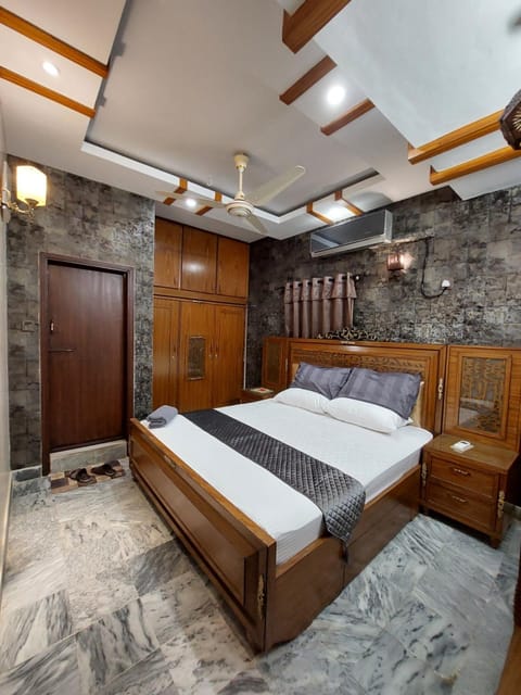 Bed, Photo of the whole room, Bedroom, wardrobe
