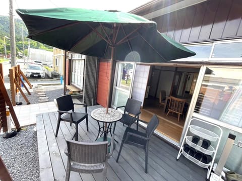 Property building, Patio, Garden, Balcony/Terrace