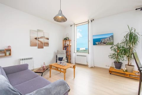 Les lucioles Apartment in Avenue du Carnier