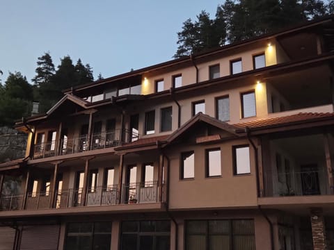 Property building, Facade/entrance, Day