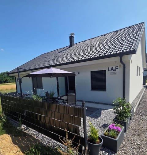 Property building, Day, Garden, Garden view