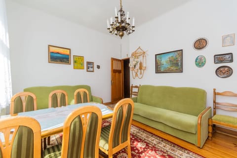 Communal lounge/ TV room, Living room, Dining area