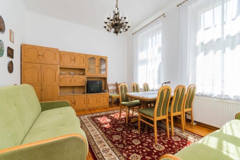 Communal lounge/ TV room, Living room, Dining area