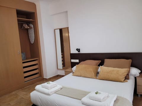 Bed, Photo of the whole room