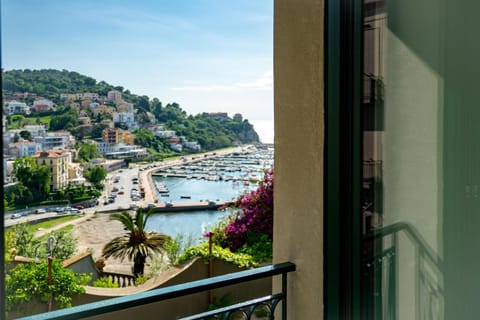 City view, Sea view