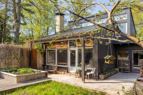 Property building, Patio, Day, Garden, Garden view