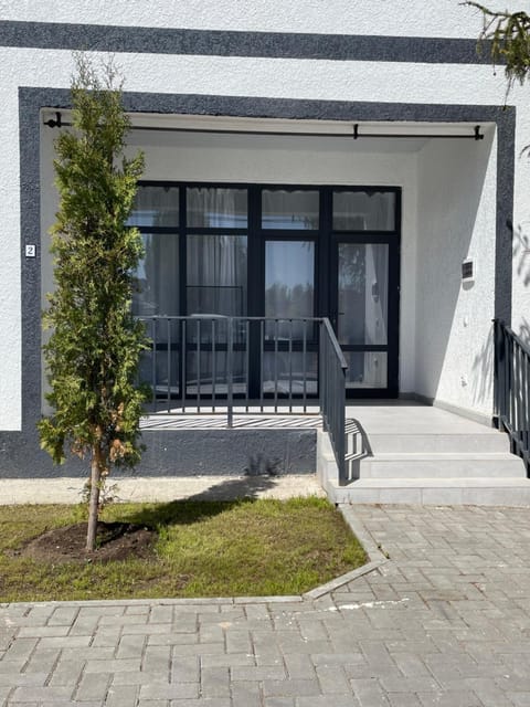 Facade/entrance, Balcony/Terrace