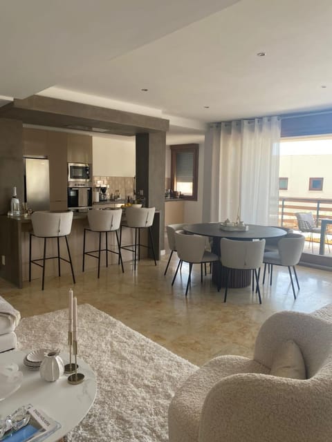 Living room, Dining area