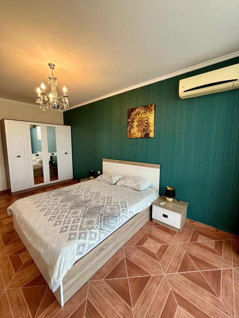 Bed, Bedroom, air conditioner
