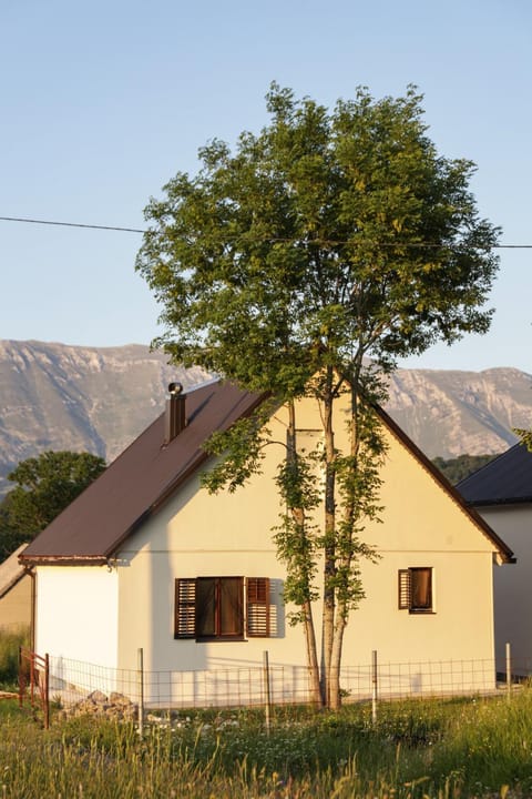 Vikendica Cemerno House in Montenegro