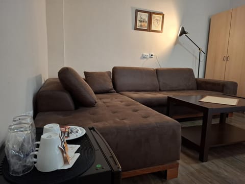 Coffee/tea facilities, Living room, minibar