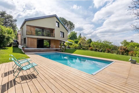 Souvenirs architect's house with pool and garden Villa in Tassin-la-Demi-Lune