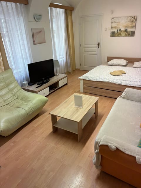 TV and multimedia, Living room, Bedroom