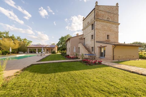 Property building, Garden, Garden view, Pool view, Swimming pool