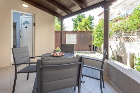 Patio, Day, Balcony/Terrace