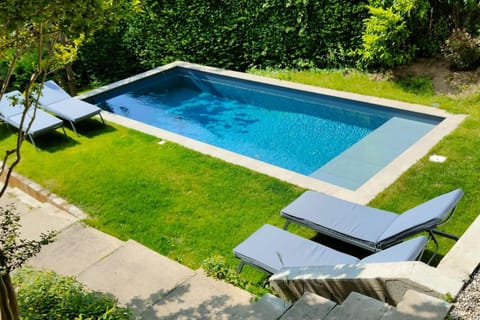 Villa les Roses - House with swimming pool and garden Villa in Lyon
