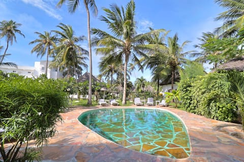 Spring, Day, Garden, Swimming pool, Swimming pool