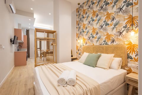 Bed, TV and multimedia, Photo of the whole room, Bedroom, air conditioner