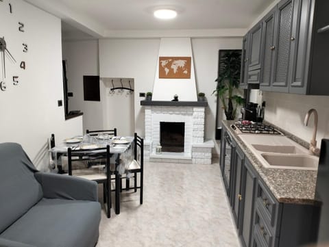 Kitchen or kitchenette, Living room, Seating area, Dining area, oven, stove
