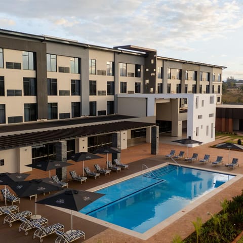 Property building, Day, Pool view, Swimming pool, sunbed