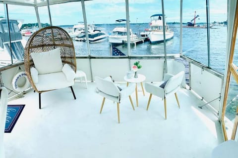 Balcony/Terrace, Lake view