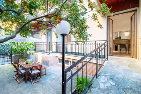 Property building, Patio, Garden, Balcony/Terrace, Dining area, Garden view