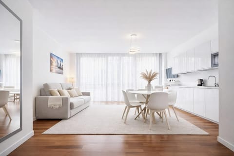 Kitchen or kitchenette, Living room, Seating area, Dining area