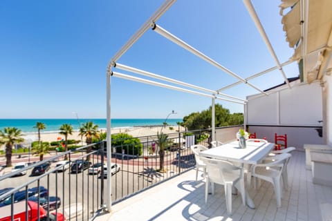 Natural landscape, View (from property/room), Balcony/Terrace, City view, Sea view