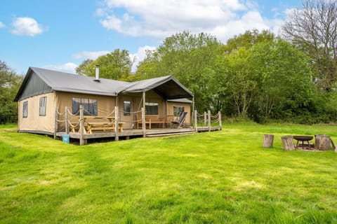 Property building, Garden, Balcony/Terrace