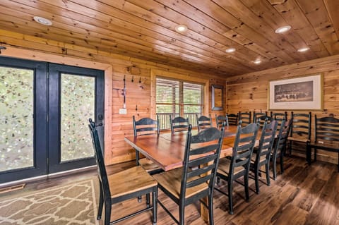 Dancing Bear Lodge by Stony Brook Cabins Cabin in Pittman Center
