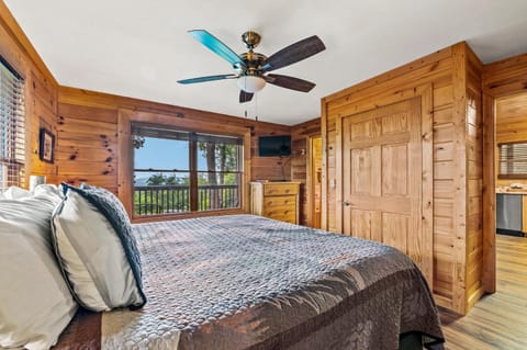 Dancing Bear Lodge by Stony Brook Cabins Cabin in Pittman Center