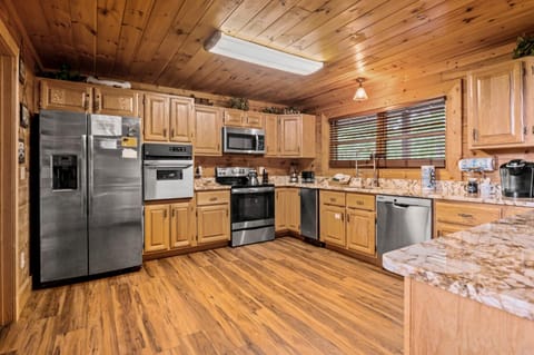 Dancing Bear Lodge by Stony Brook Cabins Cabin in Pittman Center