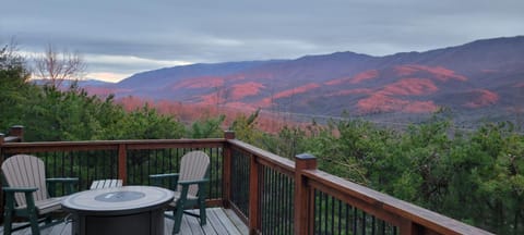 Pinnacle View Lodge by Stony Brook Cabins Cabin in Pittman Center
