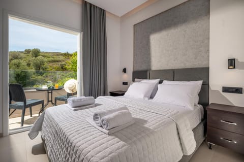 Bed, Balcony/Terrace, Bedroom