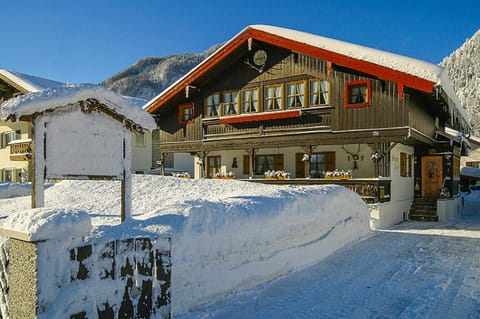 Ferienwohnungen Weiß Apartment in Mittenwald