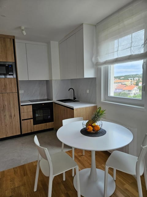 Kitchen or kitchenette, Food and drinks, stove