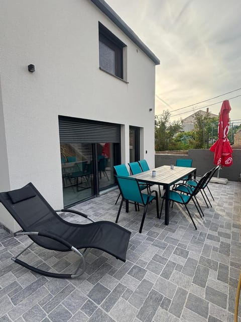 Patio, Balcony/Terrace, Seating area, sunbed