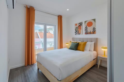 Bed, Photo of the whole room, Decorative detail, Bedroom