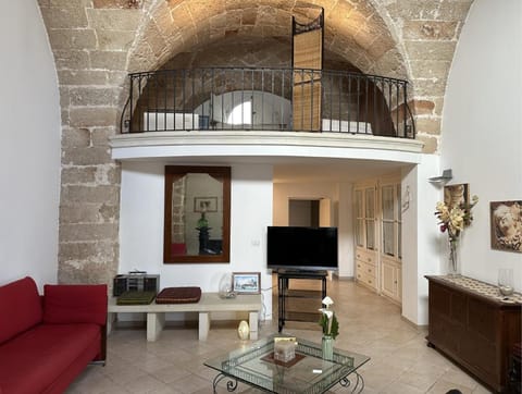 TV and multimedia, Living room, Seating area, Evening entertainment