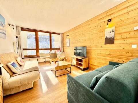 Bed, Living room