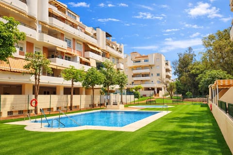 Property building, Garden, Garden view, Pool view, Swimming pool