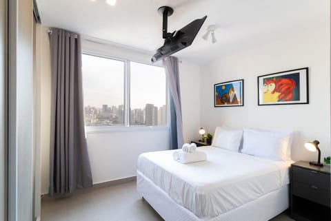 Bed, TV and multimedia, Photo of the whole room, Bedroom, towels